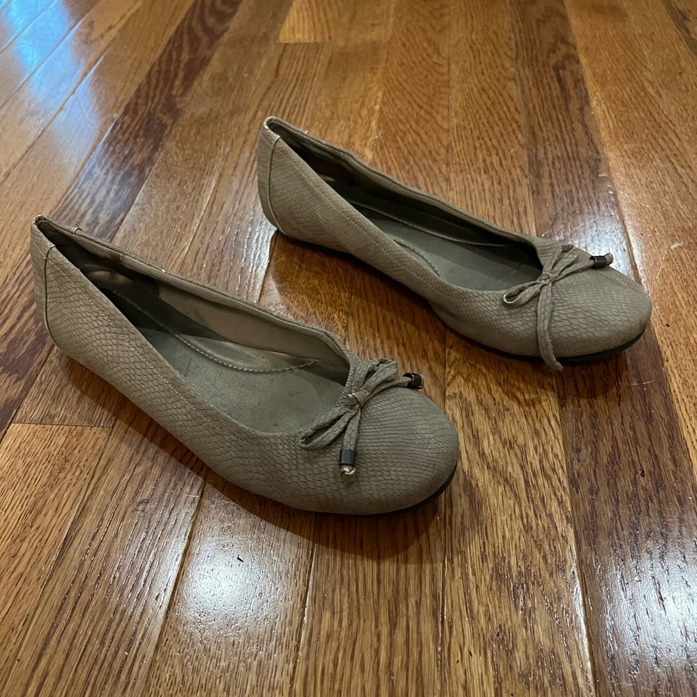 Bandolino Size 8 Ballet Flats